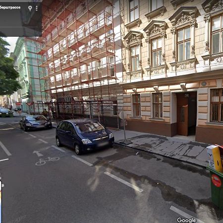 Room With Privat Shower In 3 Rooms Apartment Wien Exteriör bild