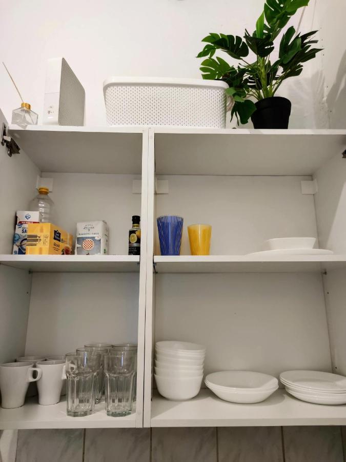 Room With Privat Shower In 3 Rooms Apartment Wien Exteriör bild